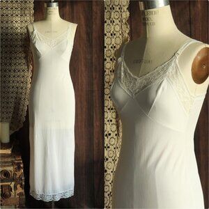 Vintage 1970s Slip, Montgomery Ward Ankle Length White Nightgown, Size 10/32